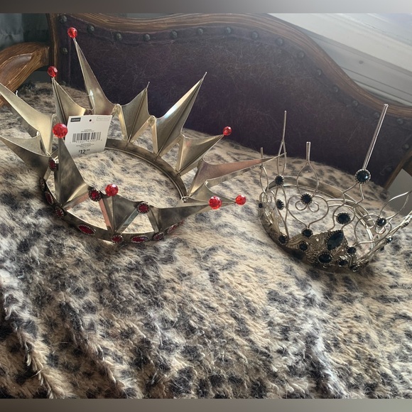 2 Large Crowns for Halloween Decor w/ Jewel Accents NWT - Picture 1 of 4